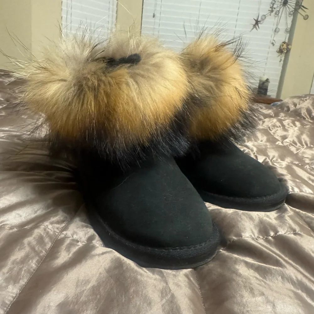 Cloud Nine Raccoon fur Black Boots - Picture 2 of 6